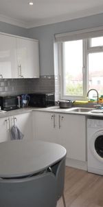 1 bedroom Flat To Let - Photo 3