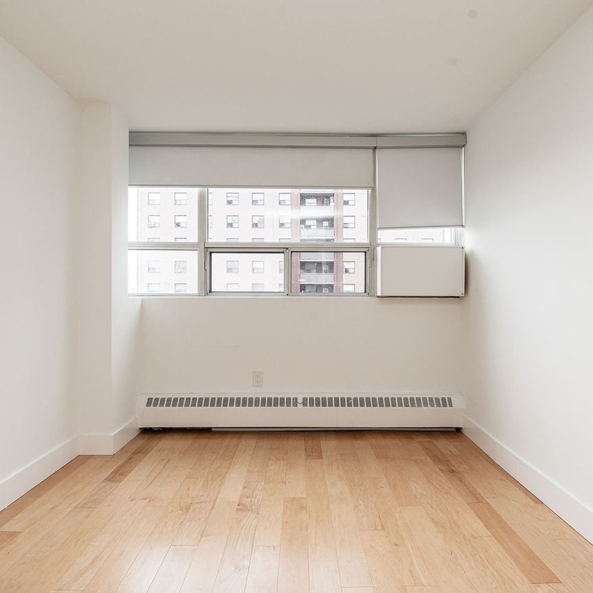 730 St Clarens Avenue - Photo 1