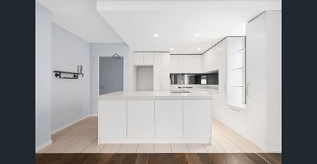 Modern, contemporary boutique apartment with sleek lines - Photo 4