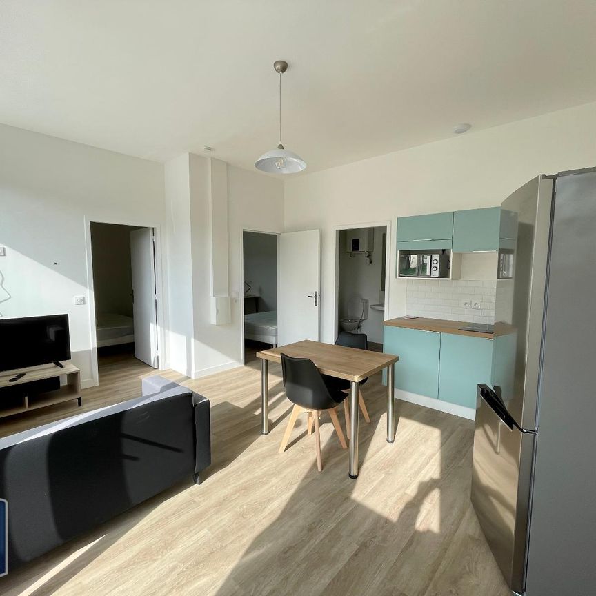 Location Appartement 1 pièce 11m² CHANGE 53810 - Photo 1