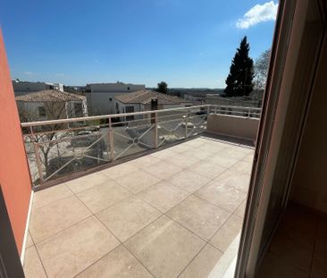 Location Appartement 2 pièces 42m² NIMES 30900 - Photo 3