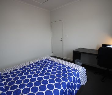 6-bedroom shared house, Fifth St - Photo 6