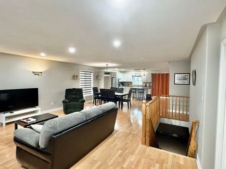 For Lease - 8189 Harvest Crescent, Niagara Falls, Ontario - Photo 2