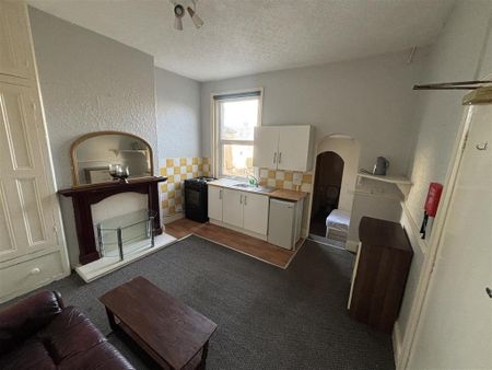 1 bedroom flat to rent - Photo 2