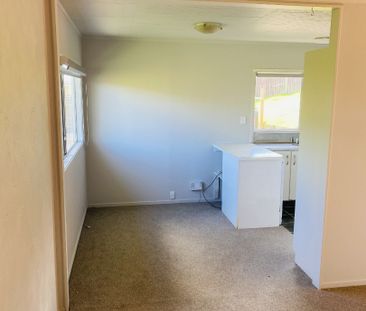 Property Management46 Trias Road, Sunnynook - House for Rent - Photo 3