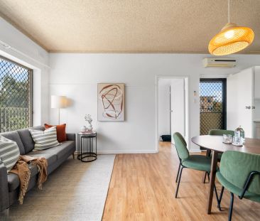 Exquisite City Fringe Retreat with Panoramic Elegance - Photo 2