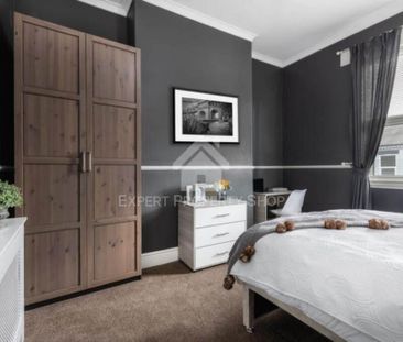 1 bedroom in a house share to rent - Photo 2