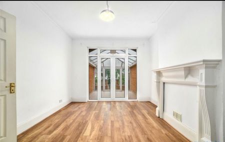 4 Bed Semi-Detached House, Woodstock Avenue, NW11 - Photo 2