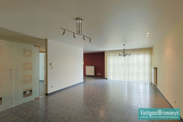 Instapklaar appartement met 3 slaapkamers en terras in hartje Zwalm - Photo 1