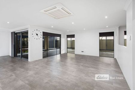 LARGE FAMILY HOME - Photo 3