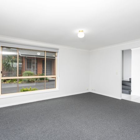 Tidy Townhouse - Central Location - Photo 3