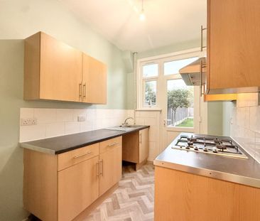 3 bed House South Avenue, SS2 - Photo 6