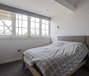 Benjamin Hall, Hensol Castle, CF72 - Photo 5