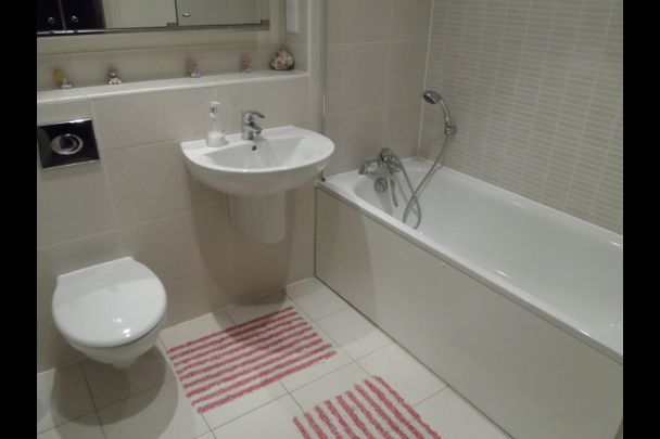 2 Bed Flat, Corn House, NW7 - Photo 1