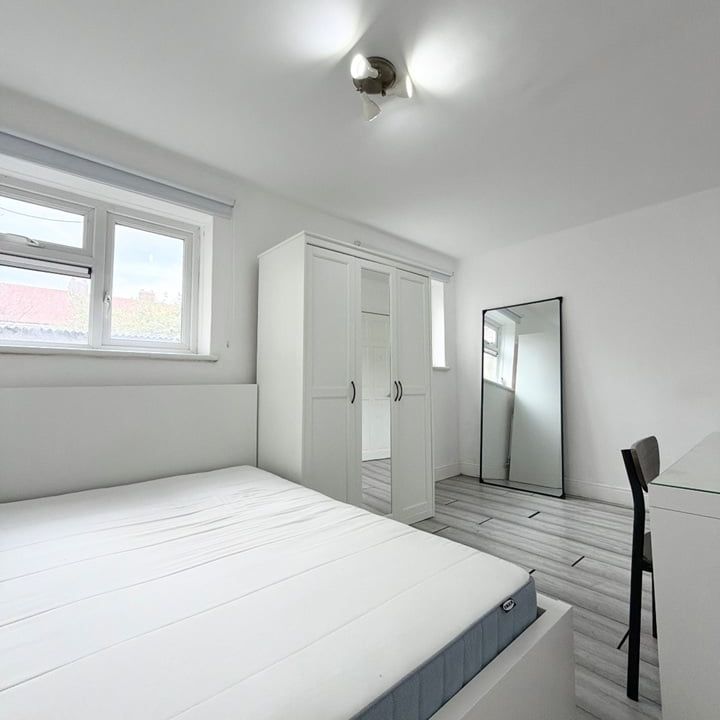 2 Bed Flat, St Columba Court, E15 - Photo 1