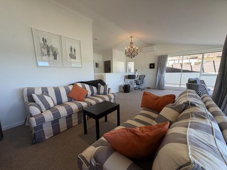 Beautiful Three Bedroom Home - Photo 4