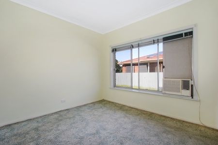 Low-Maintenance Living in a Convenient South Albury Location - Photo 2