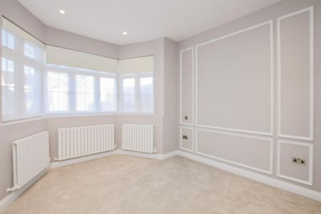 3 bedroom flat to rent - Photo 4