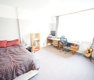 6 bedroom house to rent - Photo 2