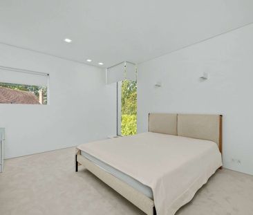 Award-winning contemporary home with five en suite bedrooms, landsc... - Photo 6