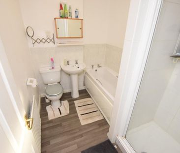 1 bedroom in a house share to rent - Photo 3