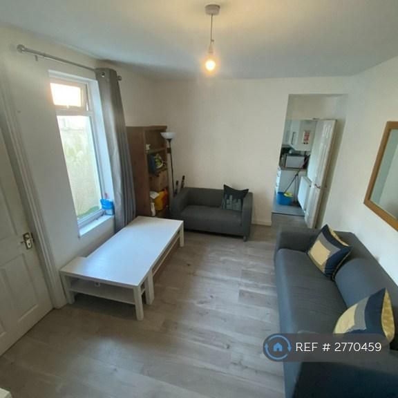 1 bedroom in a house share to rent - Photo 1