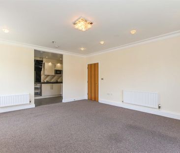 2 bedroom Flat To Let - Photo 3