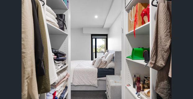 Modern executive apartment in a convenient locale - Photo 1