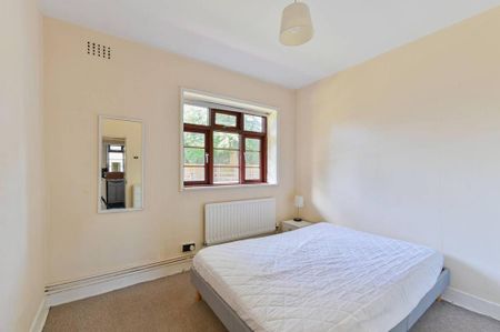 3 bedroom flat to rent - Photo 5