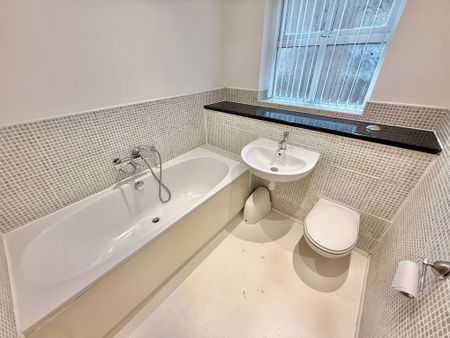 2 bed flat to rent in Bramhall Road, Liverpool, L22 - Photo 5