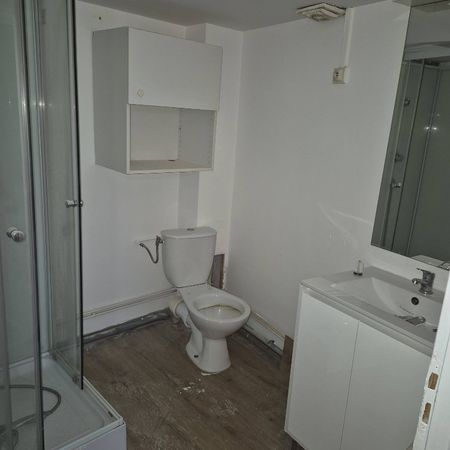 Location Appartement 2 pièces 38m² AIRE SUR LA LYS 62120 - Photo 3