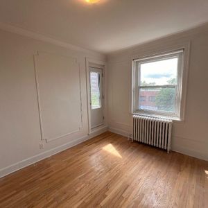 Recently Renovated 5½ Apartment Available - A louer • For Rent - Photo 2