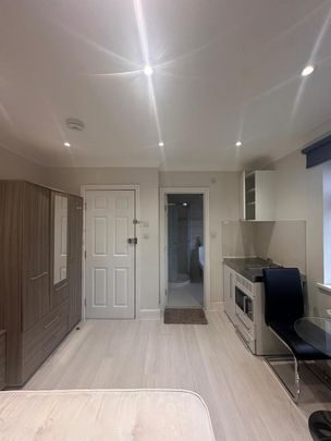 Studio to rent - Photo 1