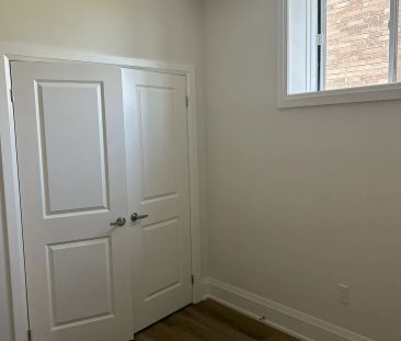 Detached Home For Lease | N9247650 - Photo 2