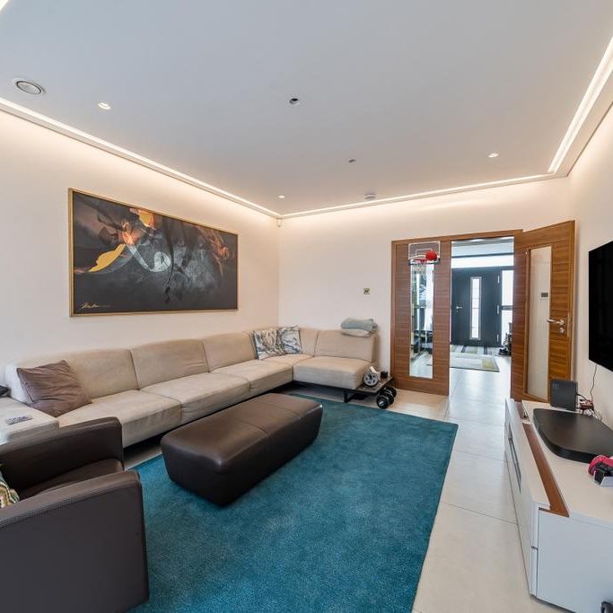 6 bedroom semi-detached house to rent - Photo 1