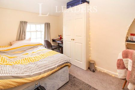 3 bedroom flat to rent - Photo 3