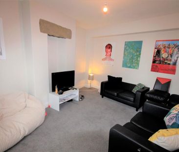 4 bedroom end of terrace house to rent - Photo 4