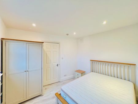 1 Bed Flat, Brixton Hill, SW2 - Photo 2