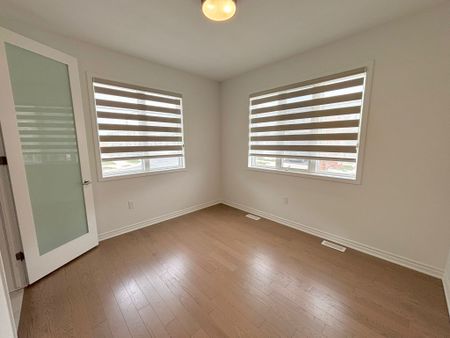 For Lease - 1240 Poppy Gardens, Oakville, Ontario - Photo 2