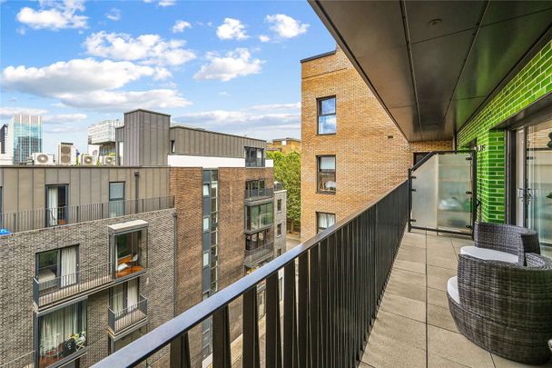 A modern, spacious 2 bed apartment, moments from Southwark station. - Photo 1