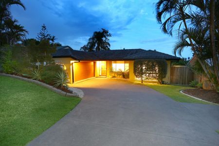27 Jesmond Road, Helensvale QLD 4212 - House For Rent | Domain - Photo 3