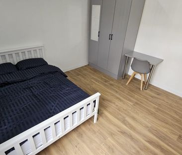 Room 2, Grovehall Drive, Leeds, LS11 7LN - Photo 1