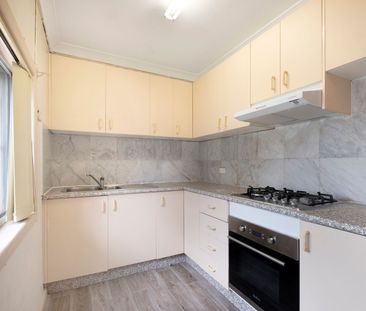 Cosy two-bedroom in the heart of Marrickville - Photo 3