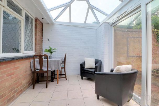 4 bedroom semi-detached bungalow to rent - Photo 1