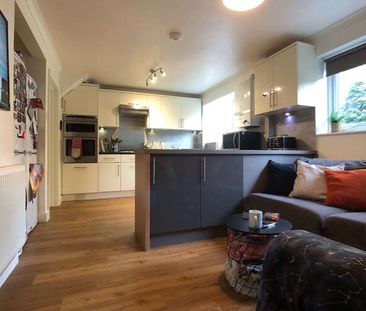 Fully-Furnished Co-Living Rooms Room 4 - Photo 6