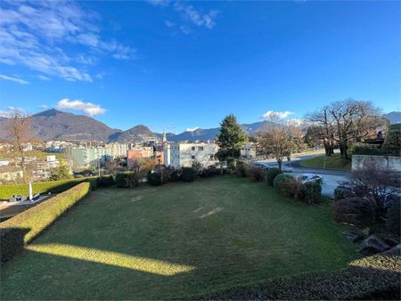 Elegant renovated 4.5-room apartment with a terrace in Breganzona - Photo 5