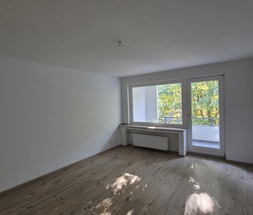 Helle Wohnung mit Balkon und modernem Badezimmer! - Photo 1