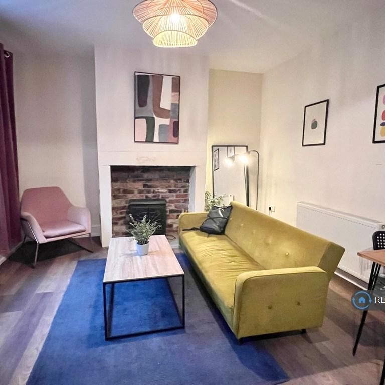 2 bedroom terraced house to rent - Photo 1