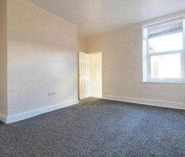 3 bedroom flat to rent - Photo 6