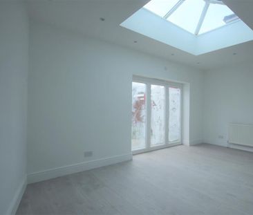 5 bedroom semi-detached house to rent - Photo 5